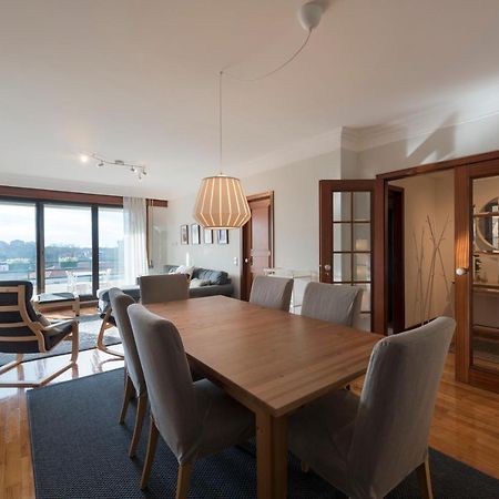 Lovelystay - Charming 3Br Flat W/ Free Parking In Devesas บีลาโนวาเดกายา ภายนอก รูปภาพ