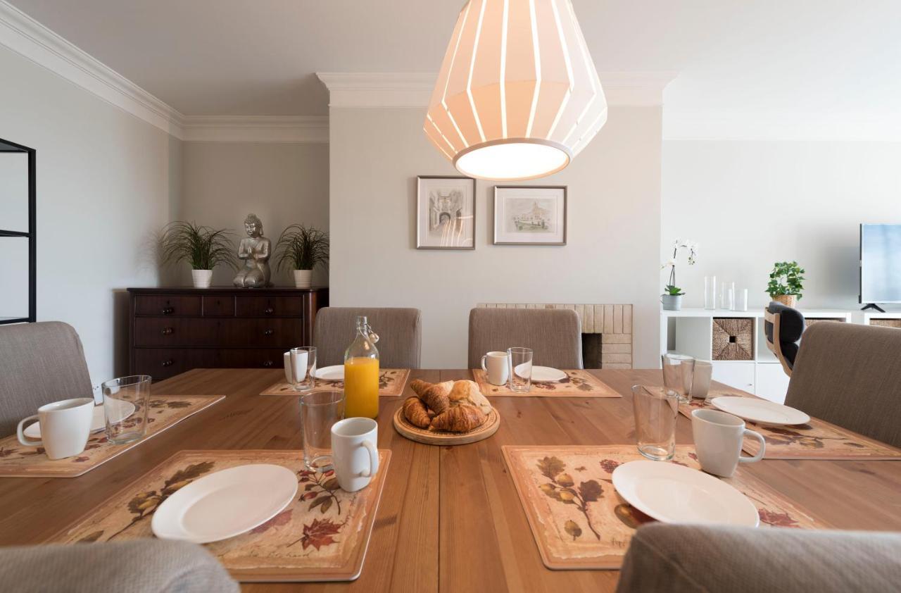 Lovelystay - Charming 3Br Flat W/ Free Parking In Devesas บีลาโนวาเดกายา ภายนอก รูปภาพ