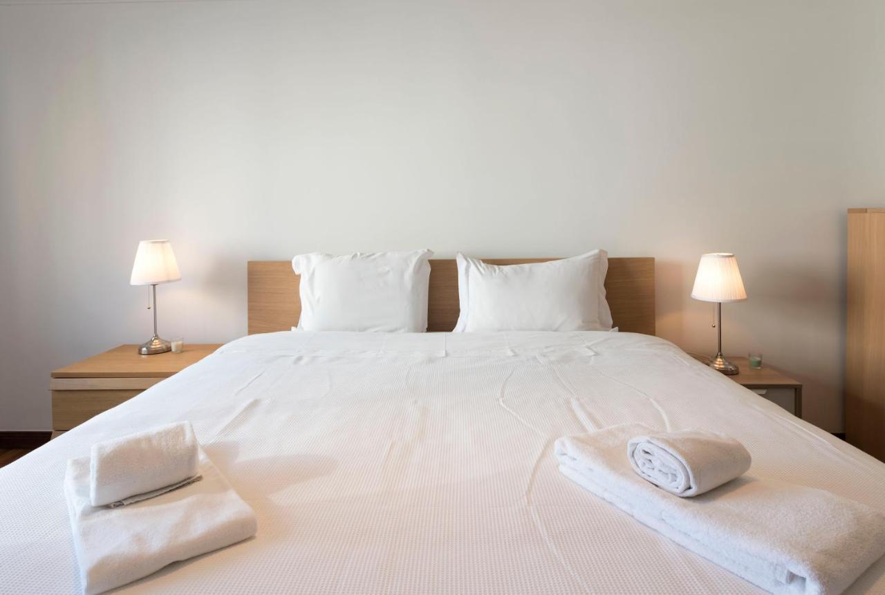 Lovelystay - Charming 3Br Flat W/ Free Parking In Devesas บีลาโนวาเดกายา ภายนอก รูปภาพ