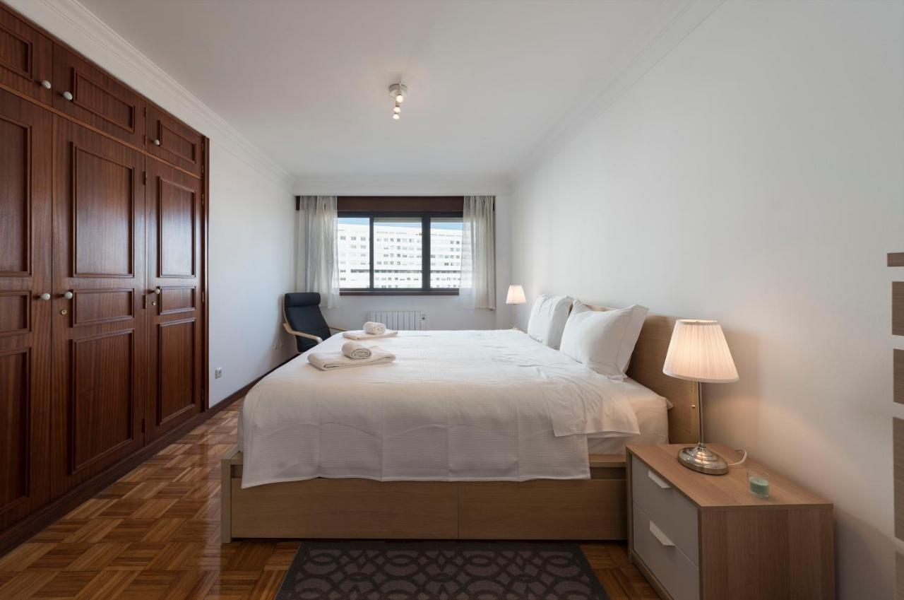 Lovelystay - Charming 3Br Flat W/ Free Parking In Devesas บีลาโนวาเดกายา ภายนอก รูปภาพ