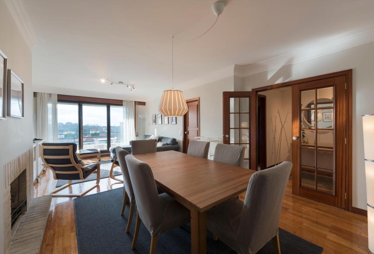 Lovelystay - Charming 3Br Flat W/ Free Parking In Devesas บีลาโนวาเดกายา ภายนอก รูปภาพ